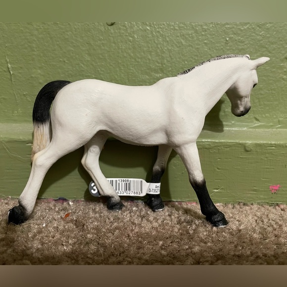 Brand New Schleich Arabian Mare - Picture 3 of 3